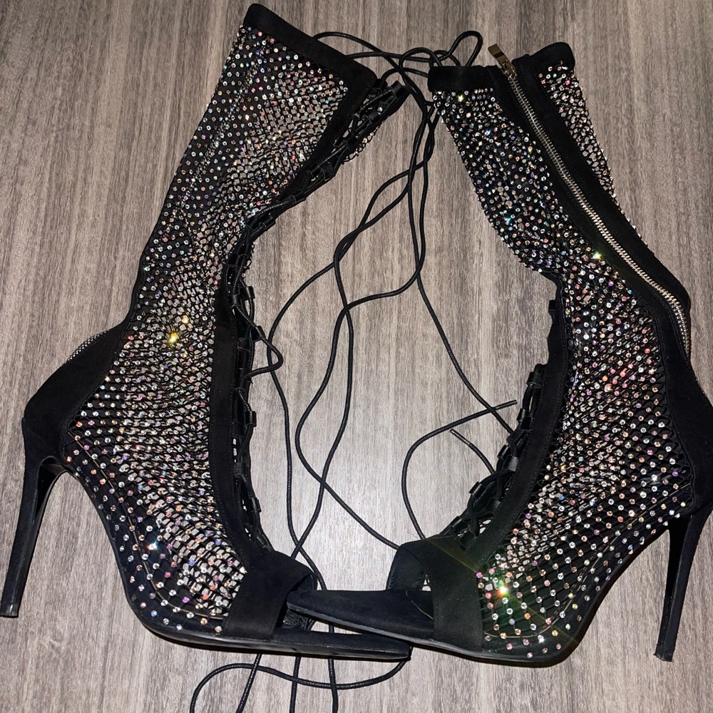Shane Justin, women’s size 41 (10), black with rhinestones